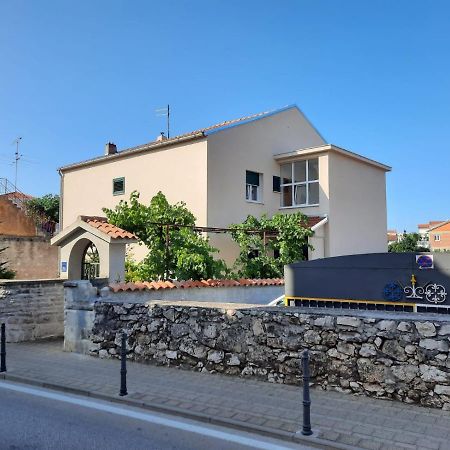 Apartman Laura M Vodice Esterno foto