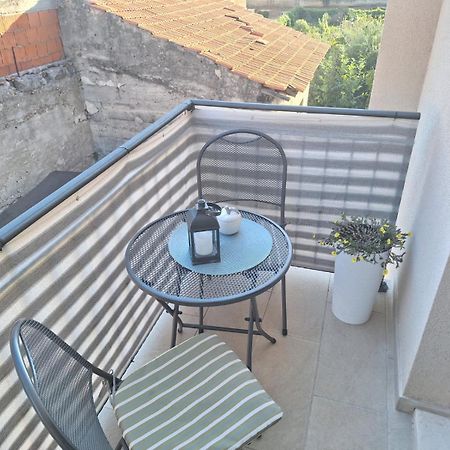 Apartman Laura M Vodice Esterno foto