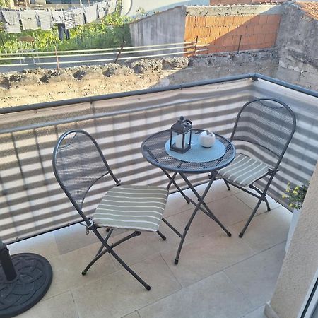 Apartman Laura M Vodice Esterno foto