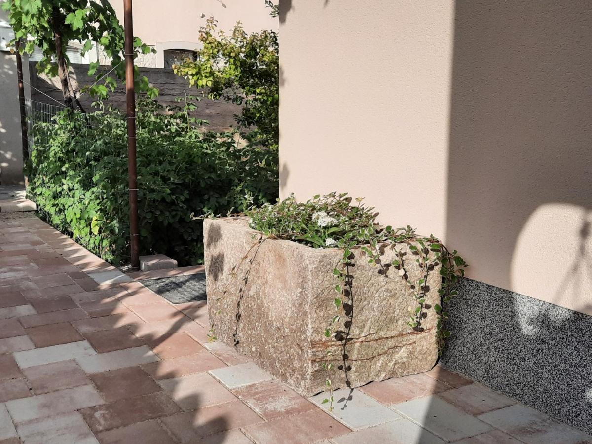 Apartman Laura M Vodice Esterno foto