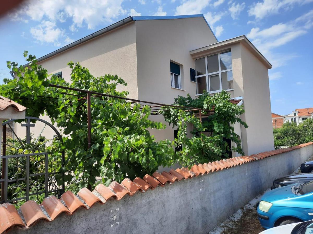 Apartman Laura M Vodice Esterno foto
