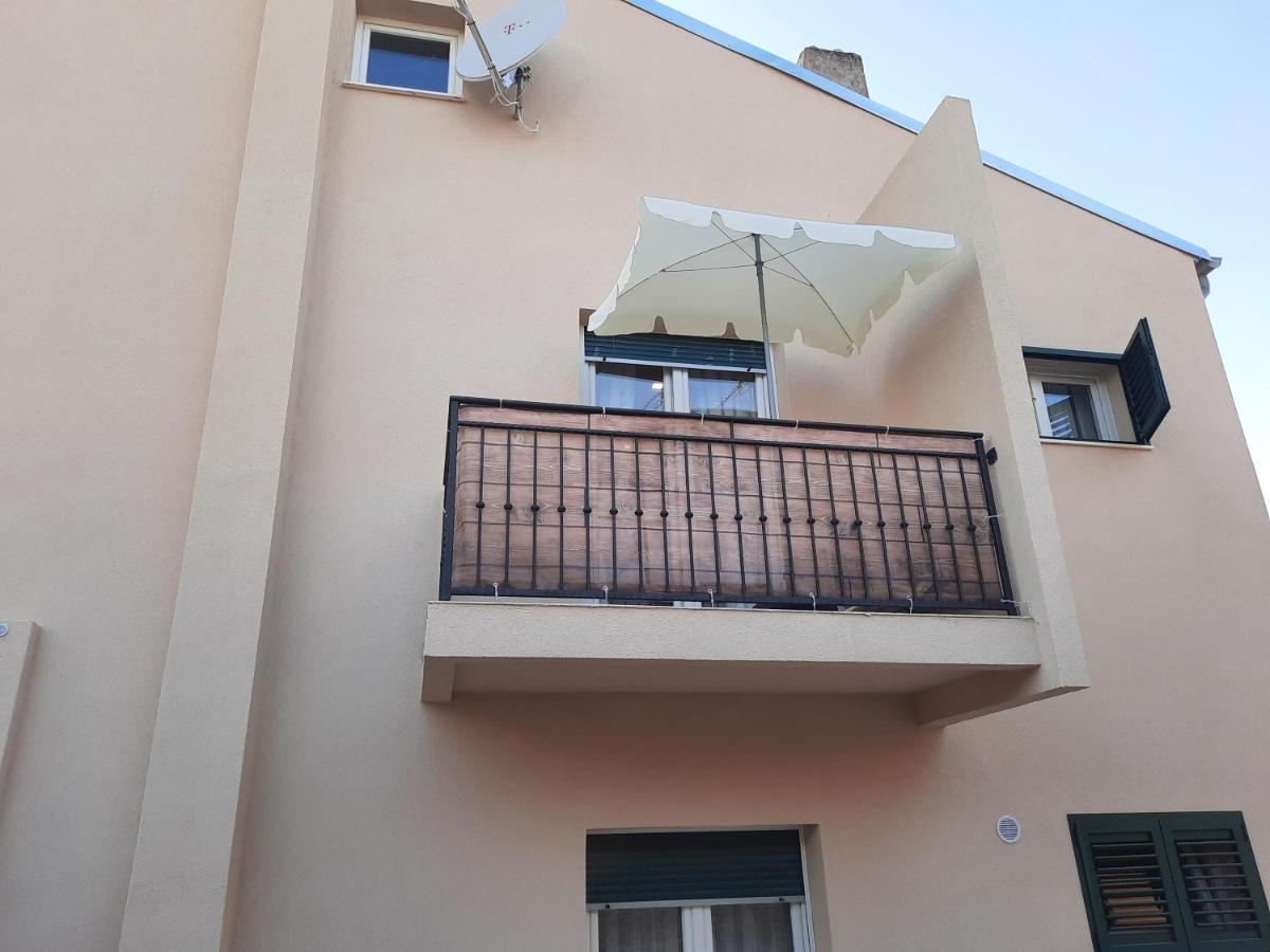 Apartman Laura M Vodice Esterno foto