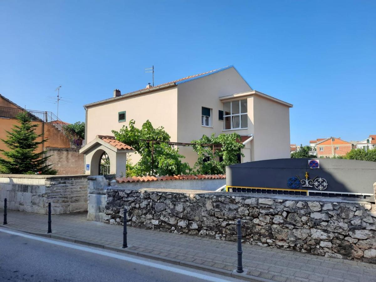 Apartman Laura M Vodice Esterno foto