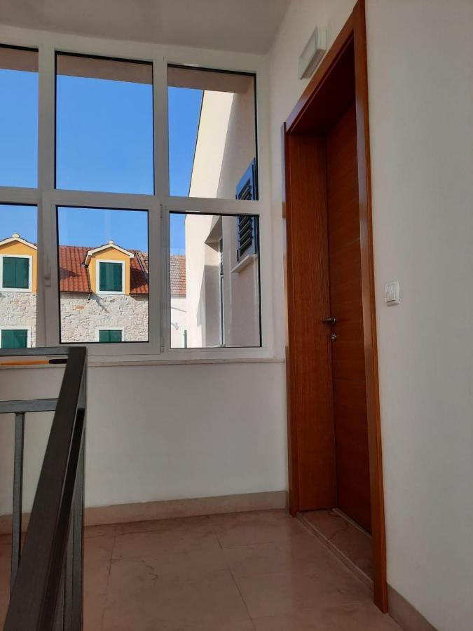 Apartman Laura M Vodice Esterno foto