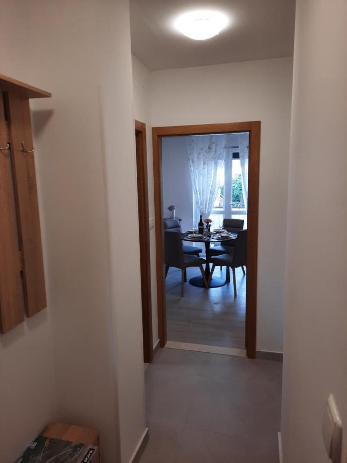 Apartman Laura M Vodice Esterno foto