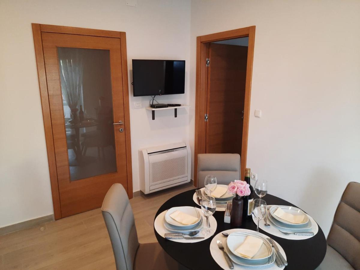 Apartman Laura M Vodice Esterno foto