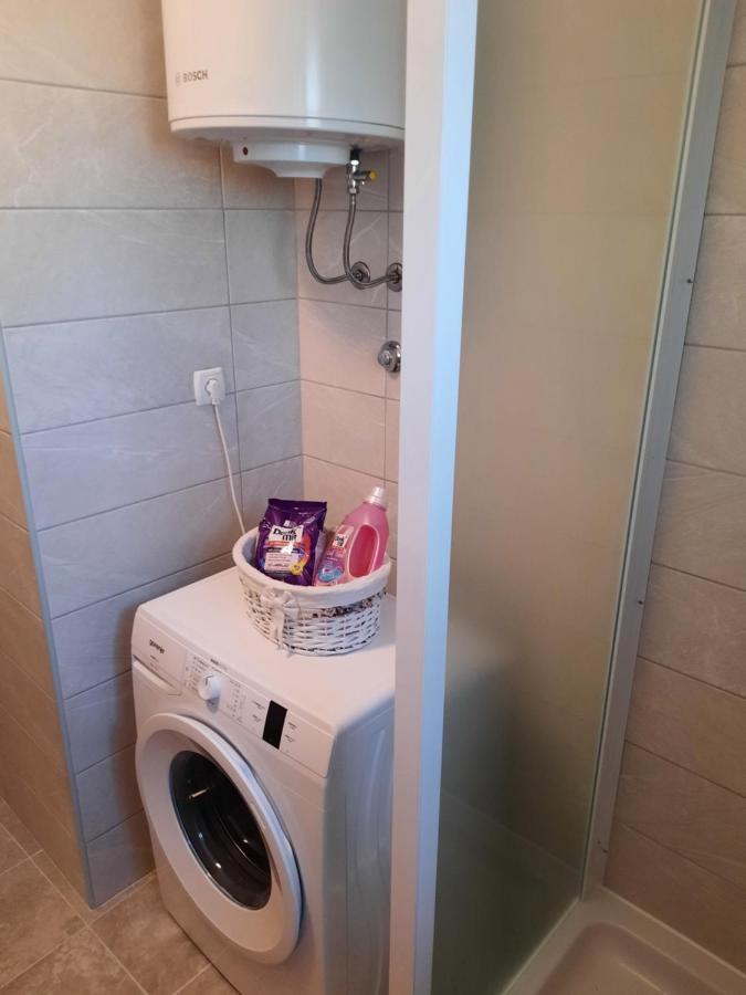 Apartman Laura M Vodice Esterno foto
