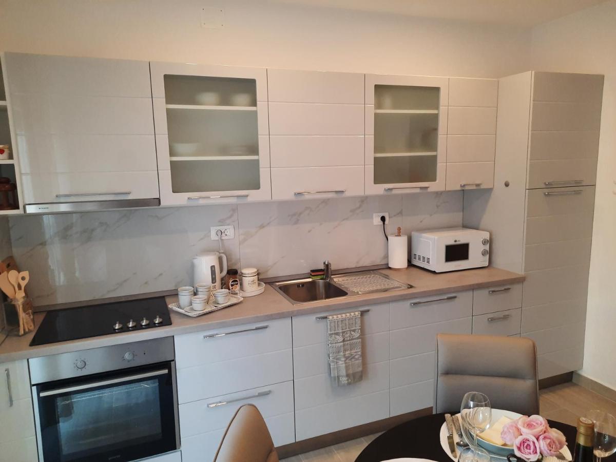 Apartman Laura M Vodice Esterno foto