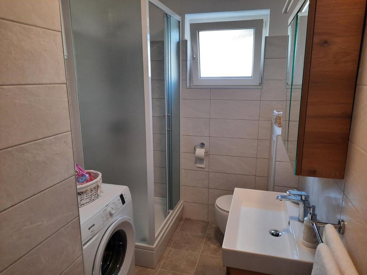 Apartman Laura M Vodice Esterno foto