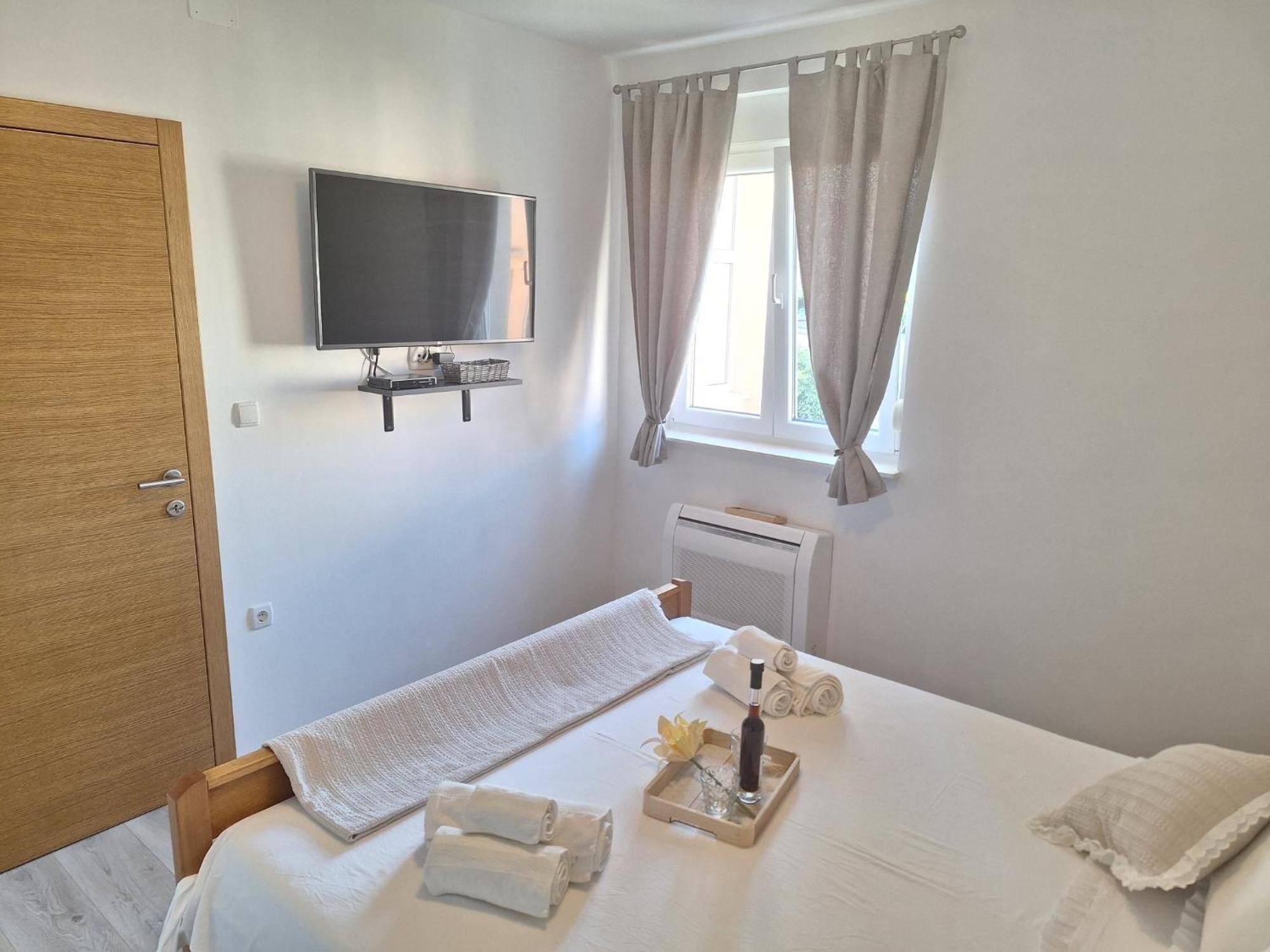 Apartman Laura M Vodice Esterno foto