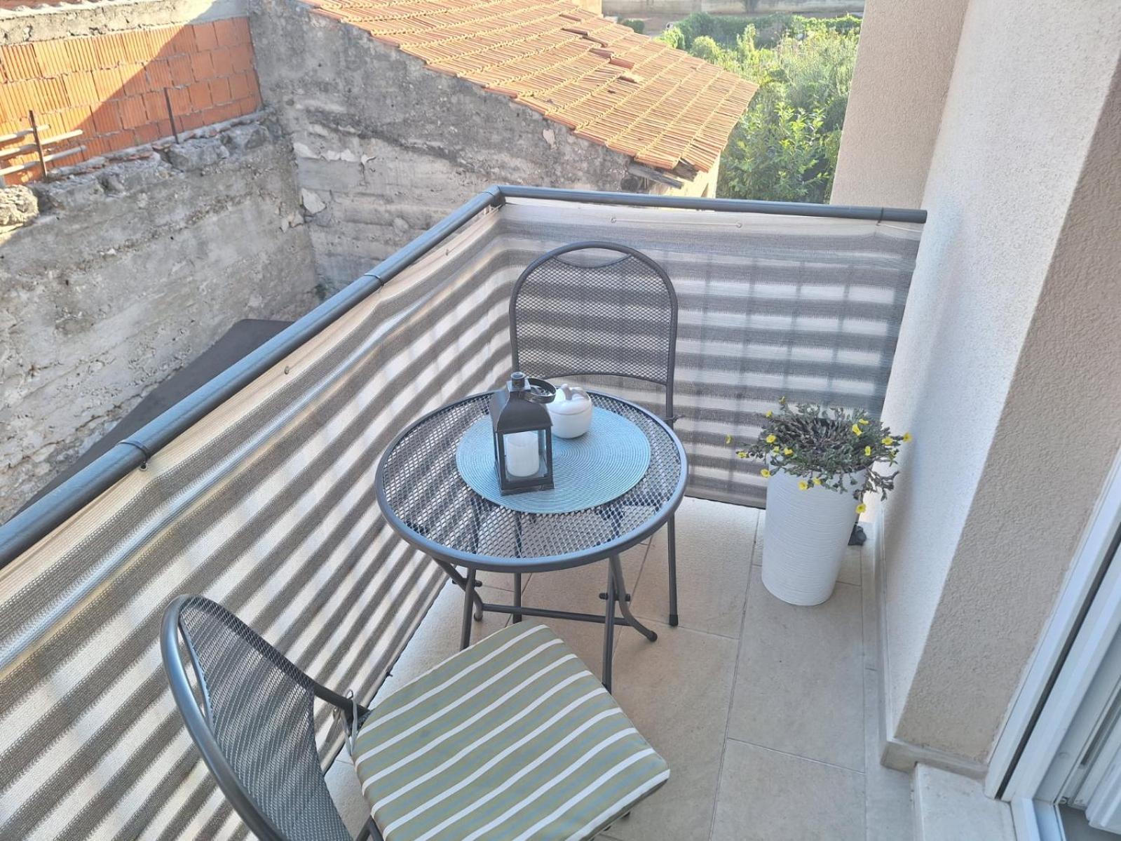 Apartman Laura M Vodice Esterno foto