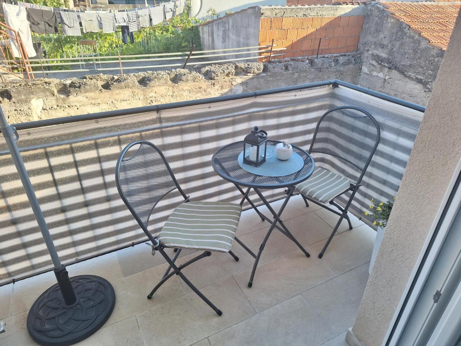 Apartman Laura M Vodice Esterno foto